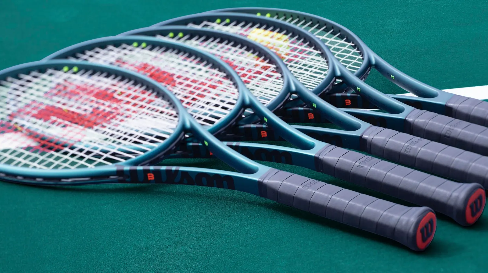 Blade 98 (16X19) V10 Tennis Racquet